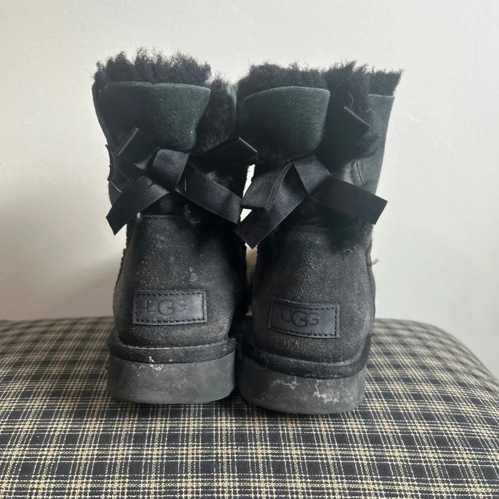 UGG Mini Bailey Bow II Boots Womens 9 Black‎ Suede Shearling Ankle